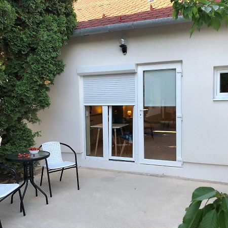 White Crow House Apartment Heviz Bagian luar foto