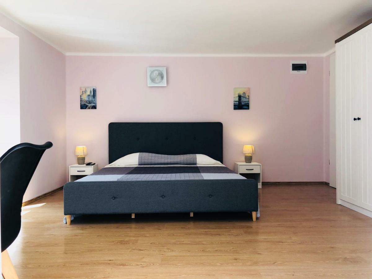 White Crow House Apartment Heviz Bagian luar foto