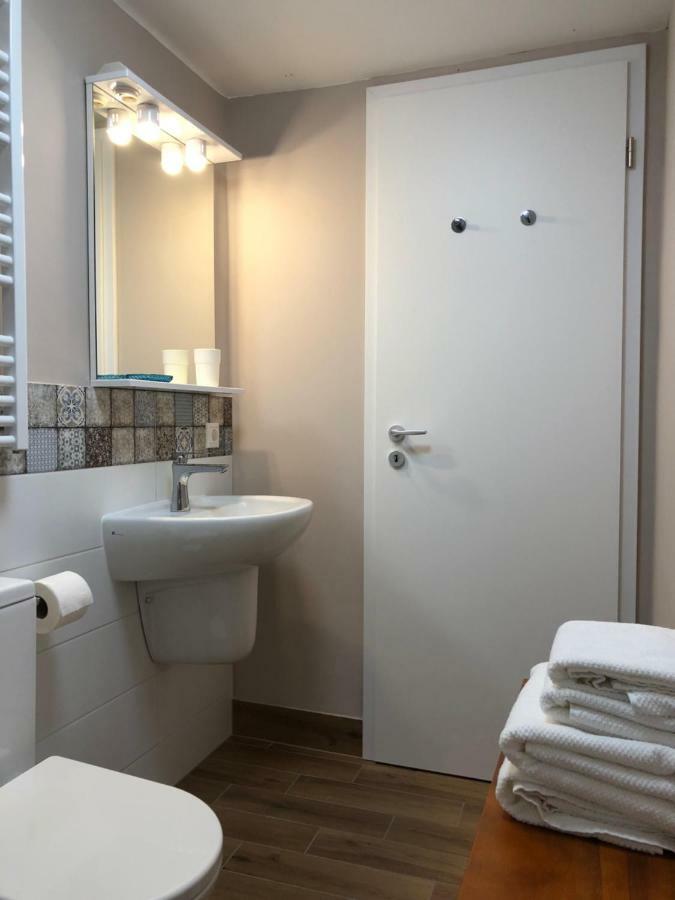 White Crow House Apartment Heviz Bagian luar foto