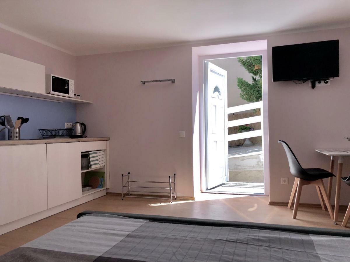 White Crow House Apartment Heviz Bagian luar foto