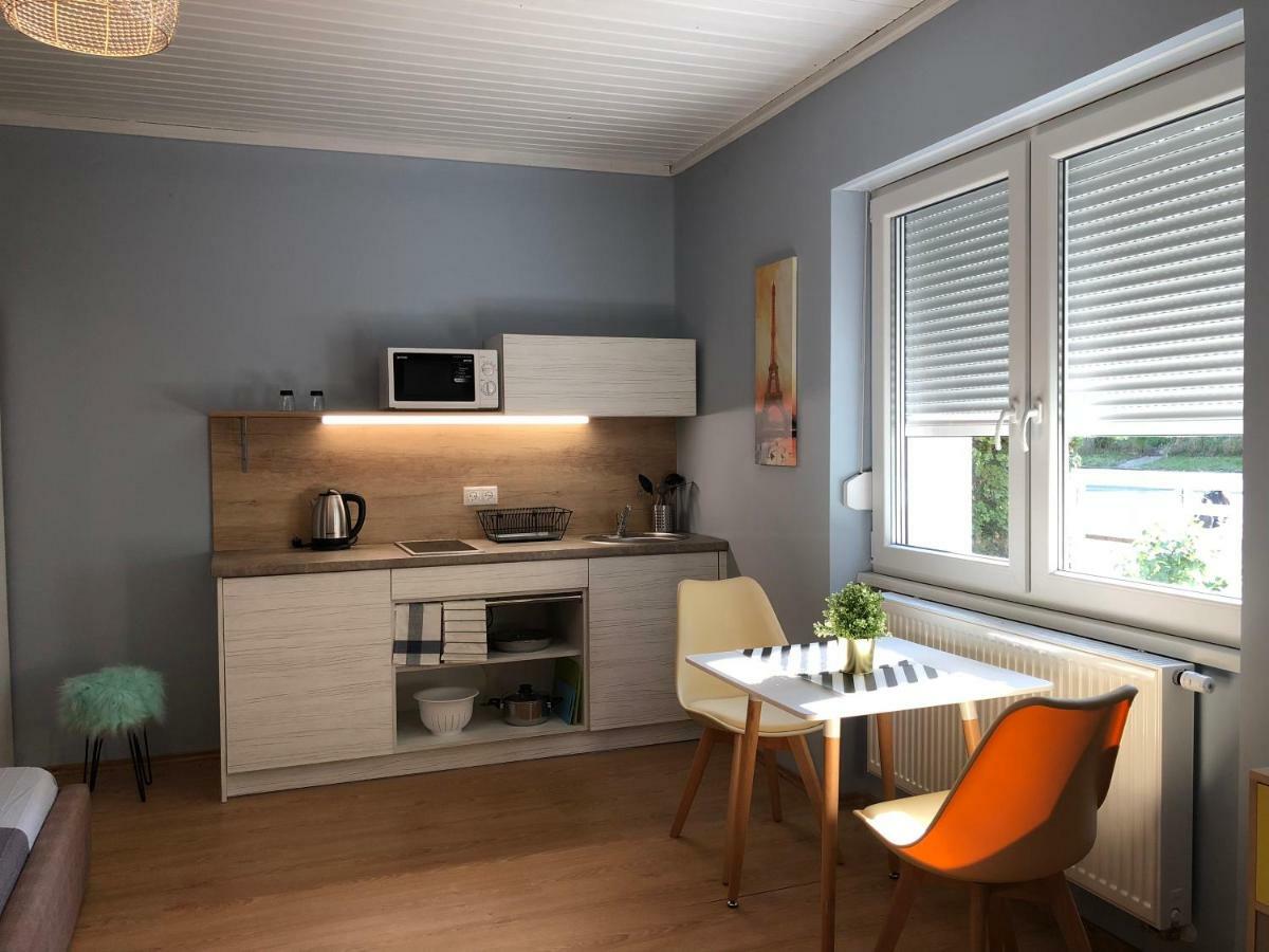 White Crow House Apartment Heviz Bagian luar foto